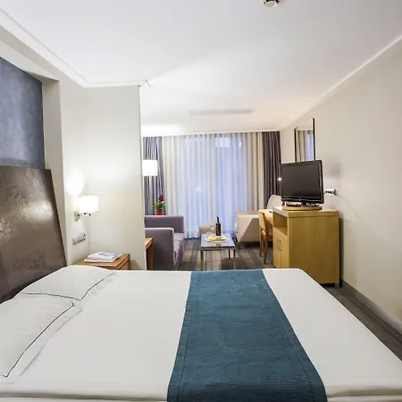 Housez & Special Class 4*