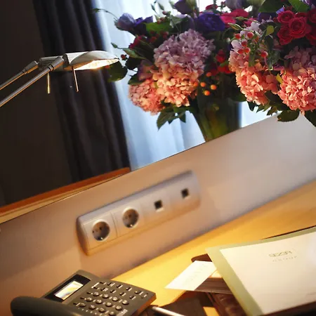 Housez & Special Class Hotel 4*