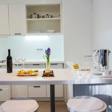Housez Suites&apartments Special Class
