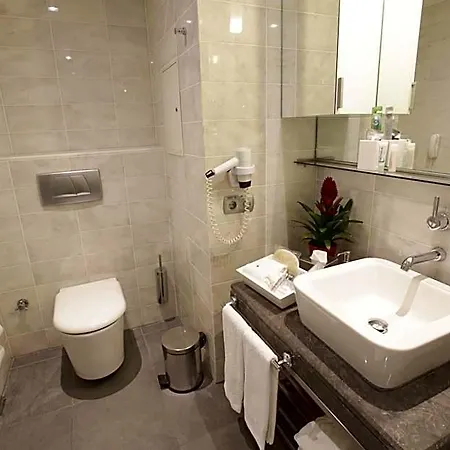 Housez & Special Class Hotel 4*