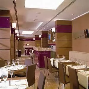 豪斯兹特级套房公寓 4*