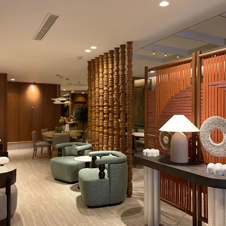 豪斯兹特级套房公寓 4*