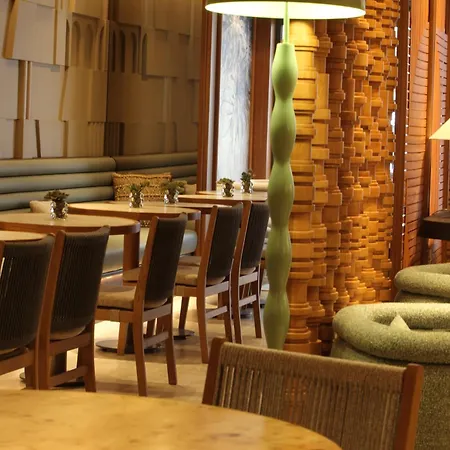 豪斯兹特级套房公寓 酒店