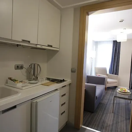 Housez & Special Class Hotel