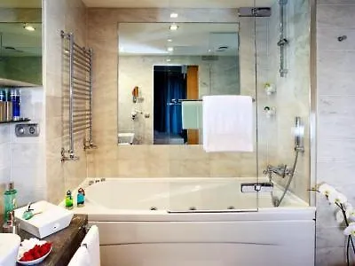 Housez & Special Class Hotel 4*